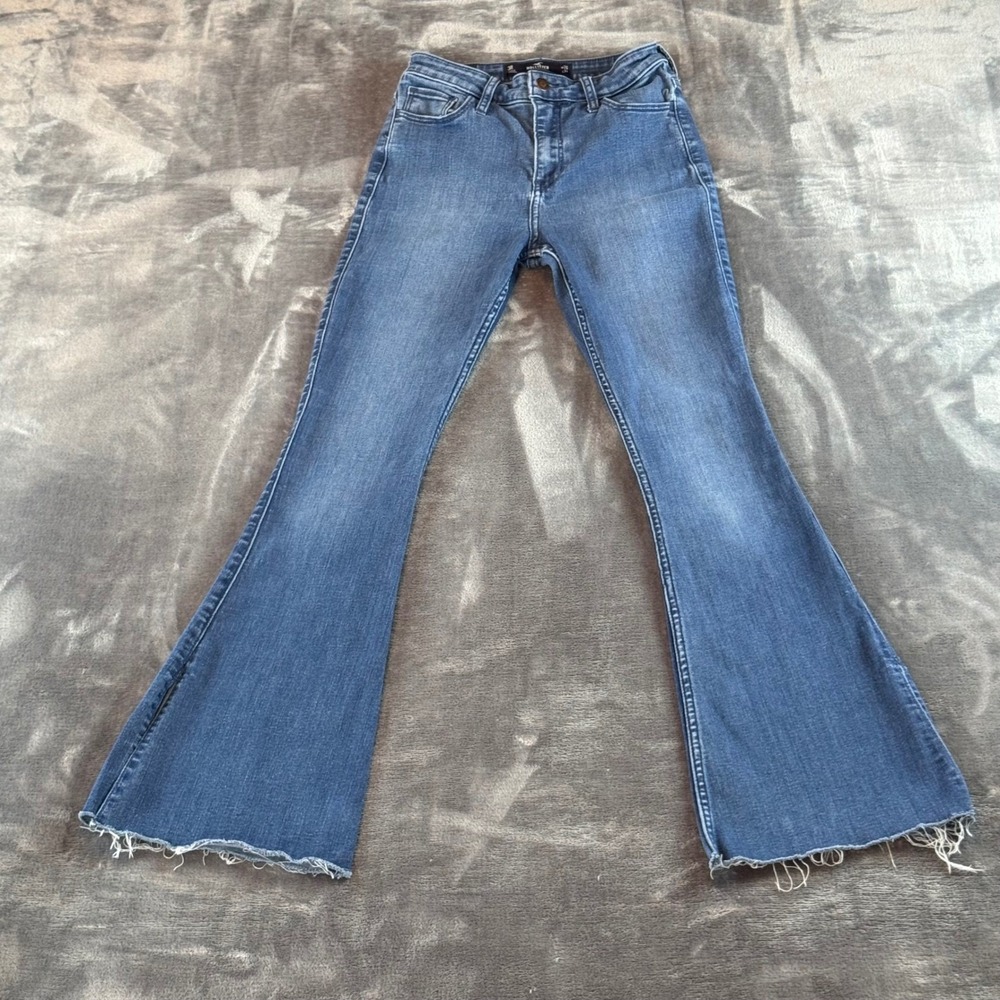Hollister High-Rise Flare Jeans Medium Wash Raw Hem Soft Stretch 3R W25 L31